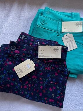 NWT Lot of 2 St. John's Bay Navy Capri Pants Pink Blue Floral Print Green Size 6